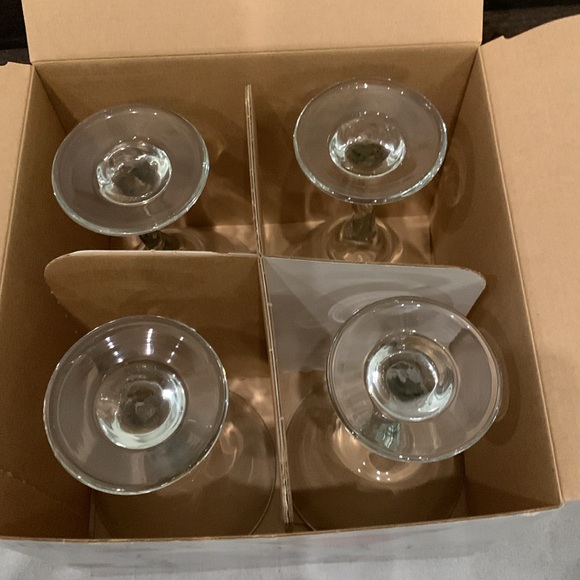 Libbey set of four Z-Stem Martini glasses. No flaws - Picture 3 of 5
